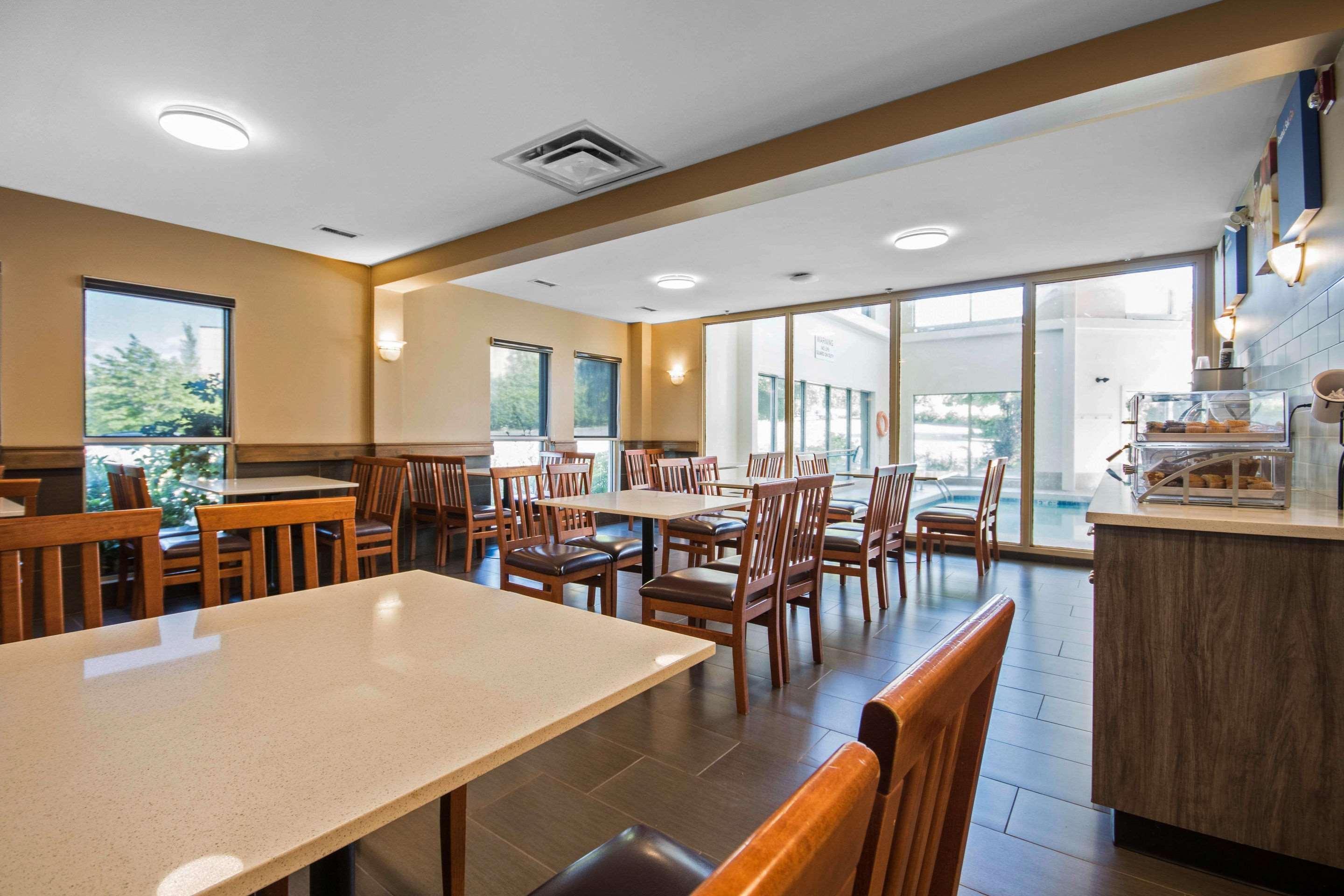 Comfort Inn & Suites Langley Luaran gambar